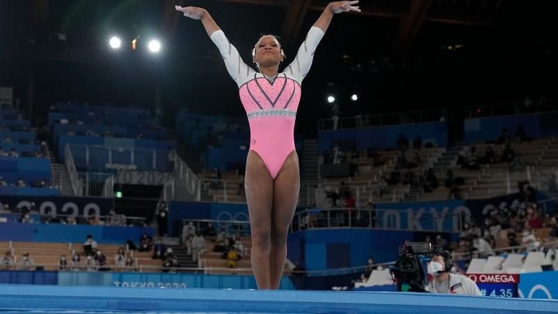 Rebeca Andrade fica em sexto na trave e encerra participação histórica no Mundial