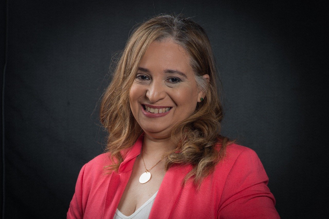 Enfermeira e escritora baiana lança livro e reflexões sobre maturidade feminina