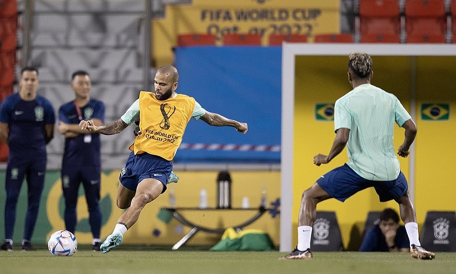 Classificado, Brasil planeja rodar elenco em duelo com Camarões