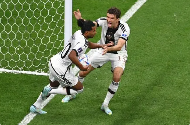 Em jogo com duas viradas, Alemanha vence Costa Rica, mas é eliminada da Copa do Mundo