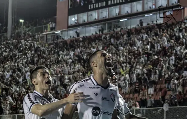 Futebol: Vitória vence o Ituano no Barradão e se mantém firme na liderança da Série B