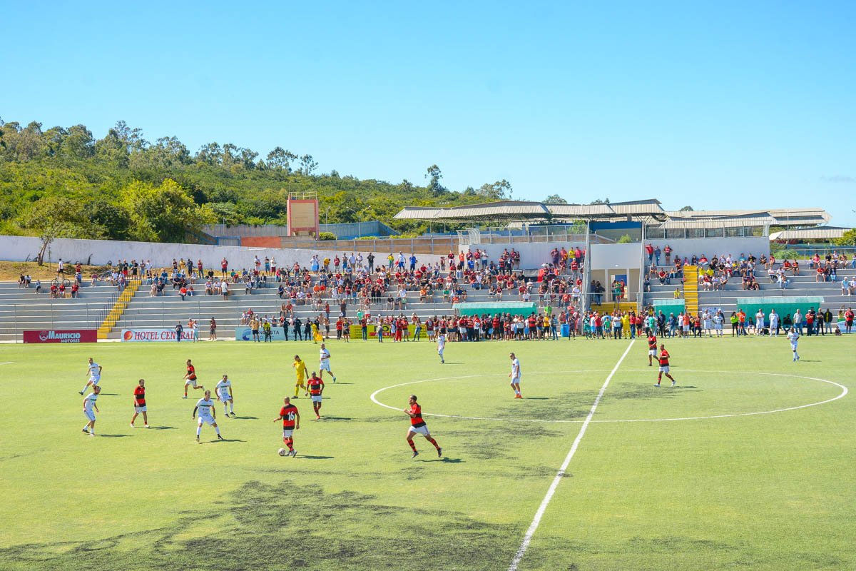 Flamengo Master e ex-jogadores de Vitória da Conquista fazem a alegria da torcida rubro-negra no Murilão