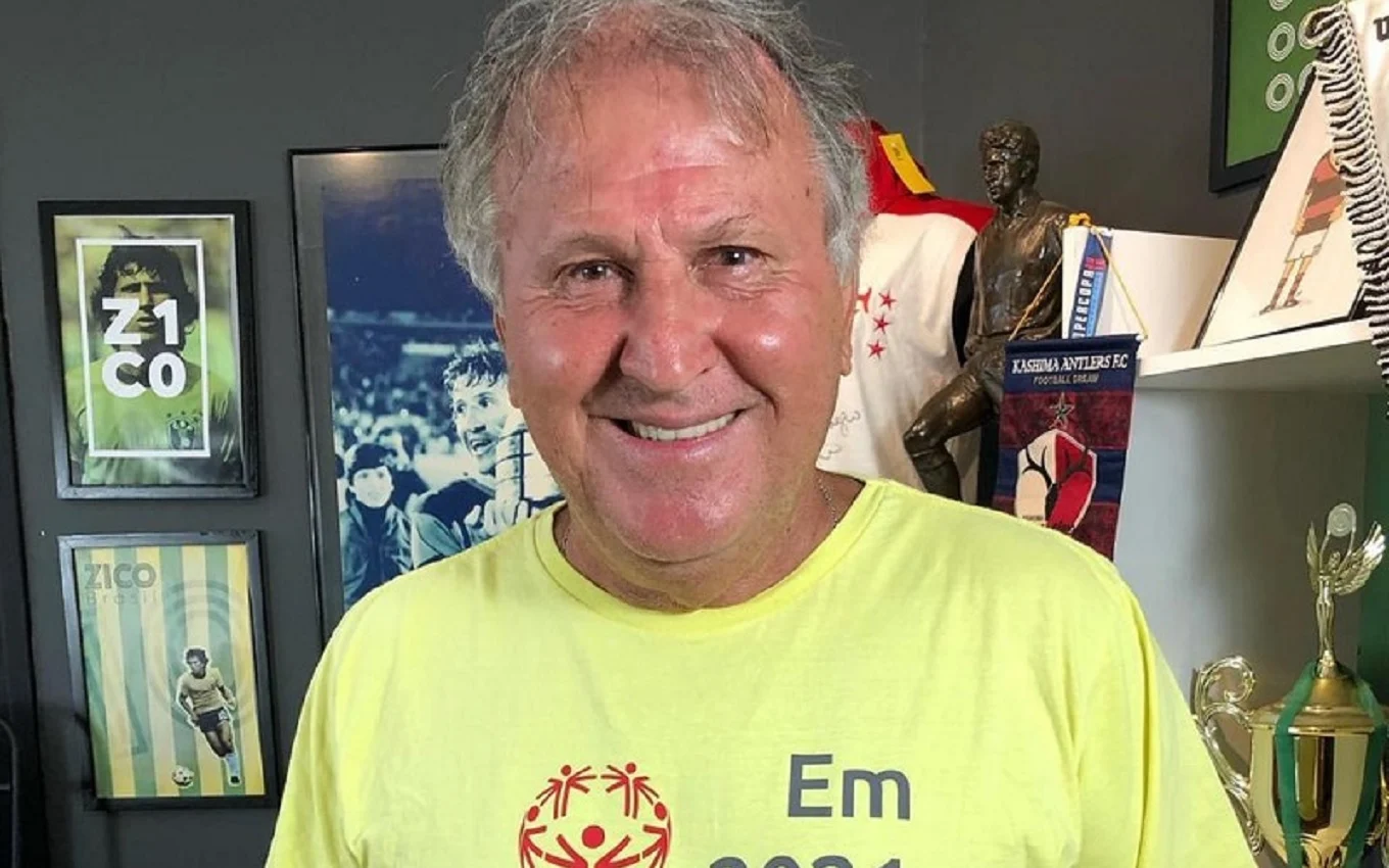 Zico pede demissão e assina novo contrato na carreira