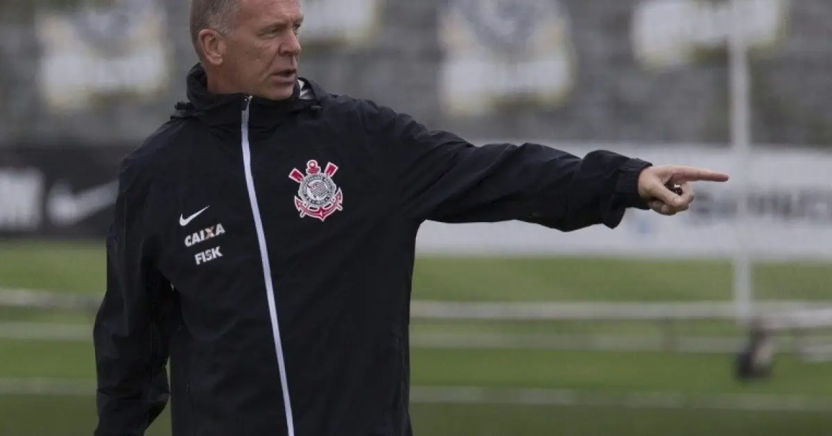 Mano Menezes é anunciado como novo técnico do Corinthians