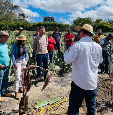 Prefeitura de Cândido Sales realiza 2º ncontro com Produtores de Leite no Distrito de Quaraçu