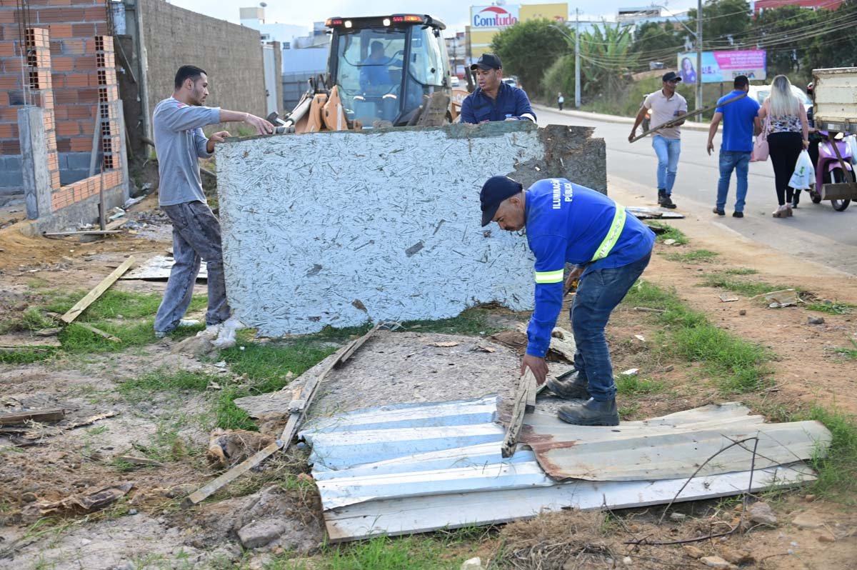 CONQUISTA | Prefeitura esclarece sobre remoção de estruturas na Presidente Vargas