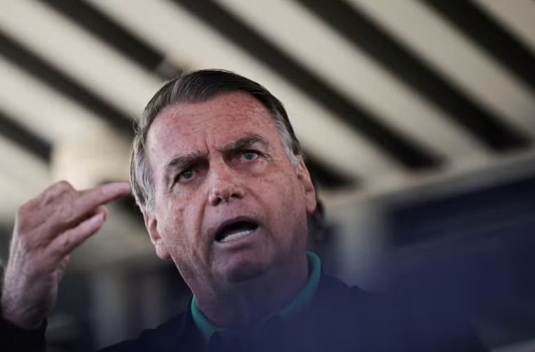 PLANTÃO | Jair Bolsonaro é alvo de mandado de busca e apreensão da PF