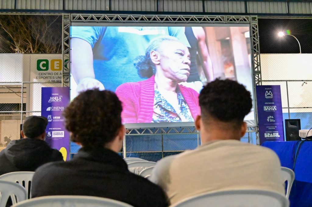 Cine-Tenda da Mostra de Cinema Conquista leva filmes brasileiros à Praça CEU e atrai grande público