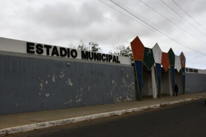 Estádio da Zona Oeste de Vitória da Conquista passa por reforma após inauguração