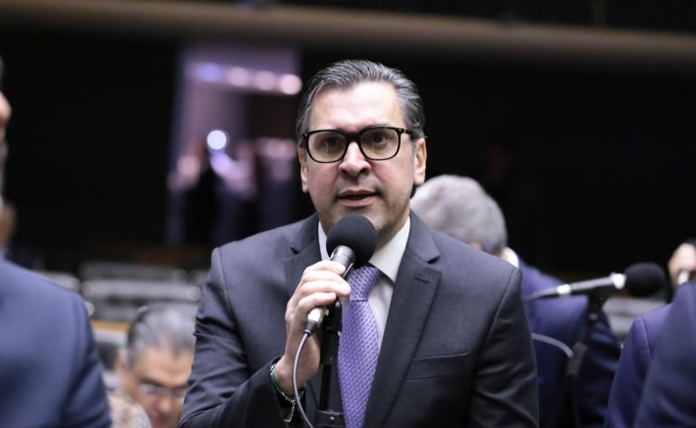 Projeto retira despesas temporárias com educação e saúde do limite de gasto previsto no arcabouço fiscal  Fonte: Agência Câmara de Notícias