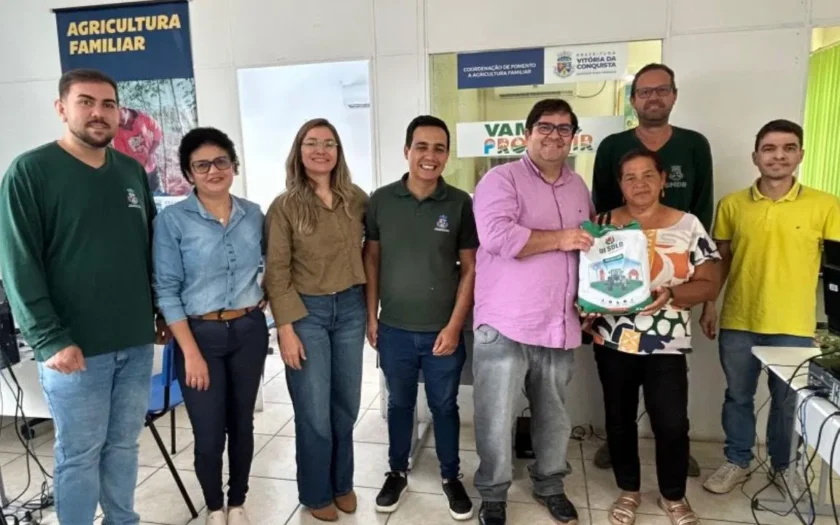 Prefeitura distribui milho para plantio a agricultores em Vitória da Conquista
