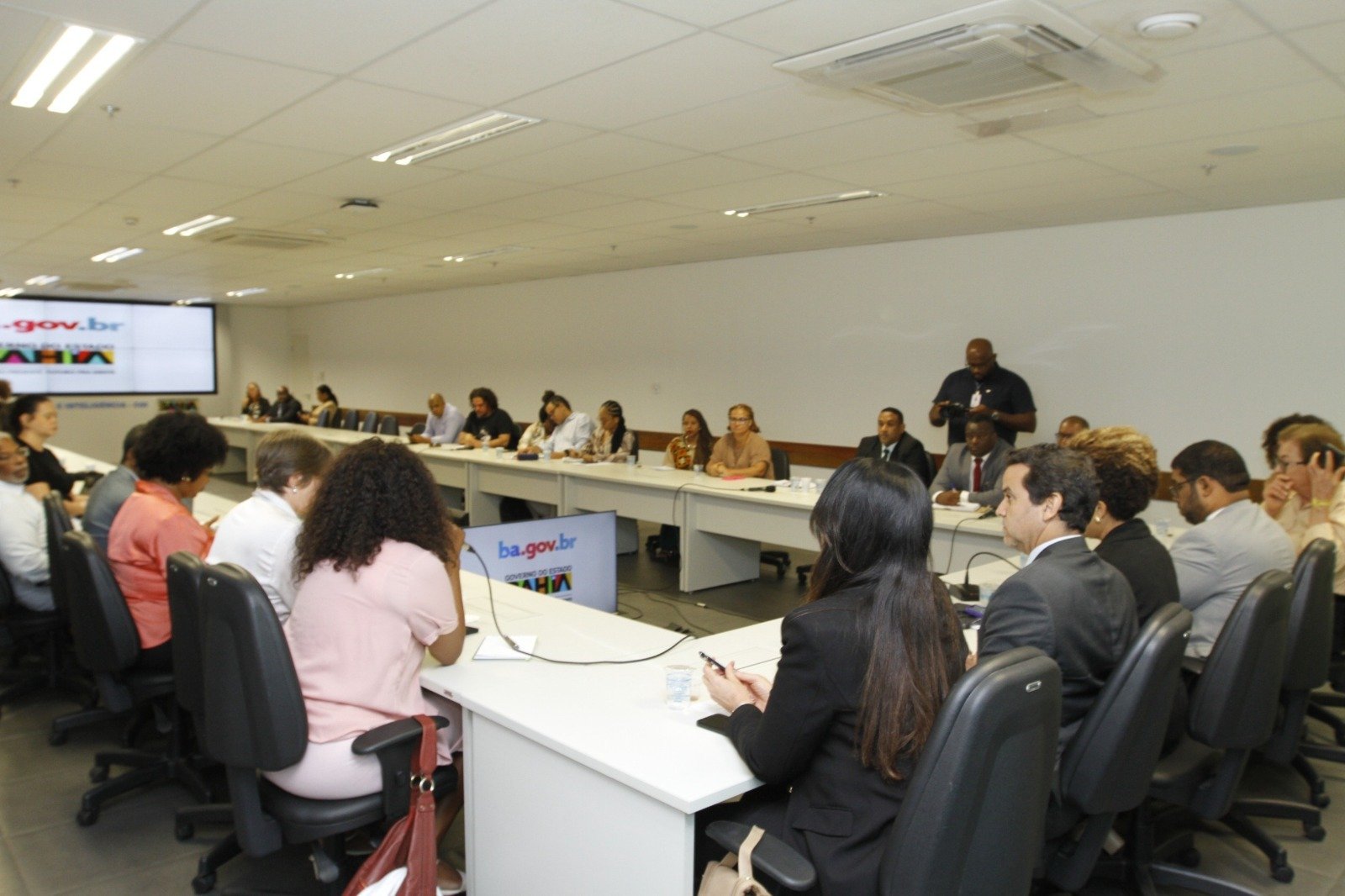 Secretários estaduais recebem familiares de Caíque e representantes da comunidade de São Marcos