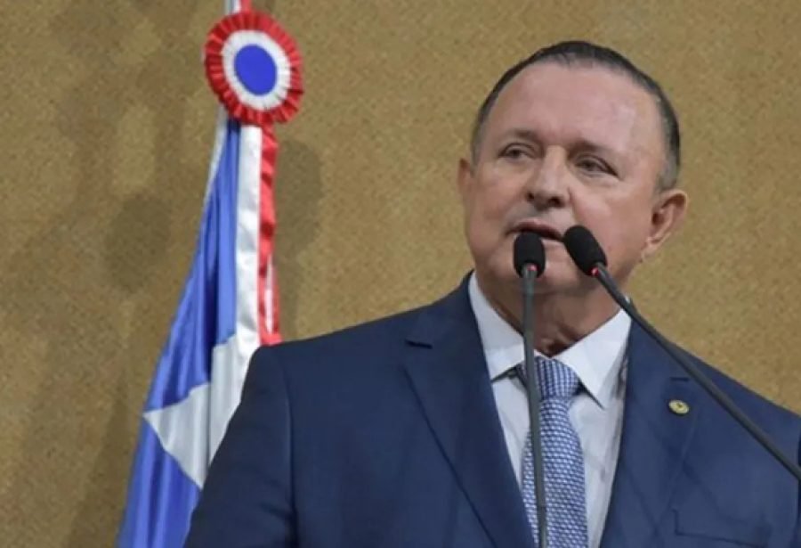 ‘Todos são merecedores, mas onde cabem quatro não cabem cinco’, diz Adolfo Menezes sobre ambição de governistas pela majoritária