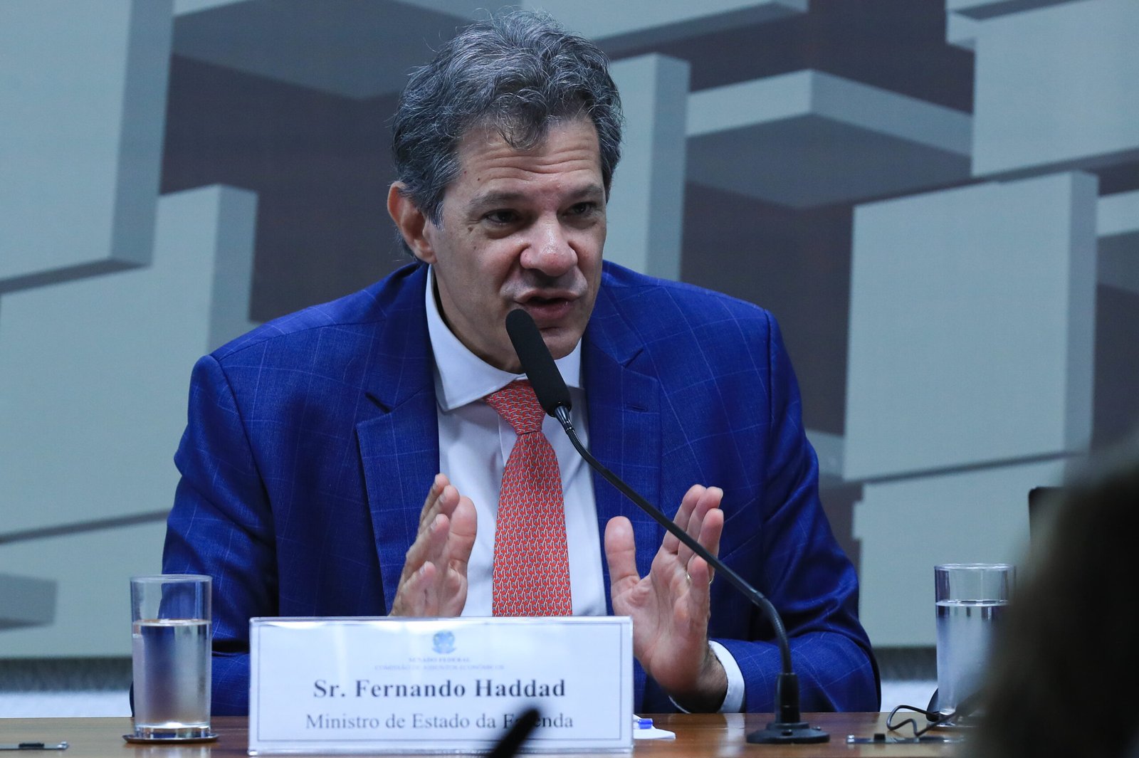 Brasil prepara missão aos EUA para negociar fim de tarifas após encontro entre Lula e Trump