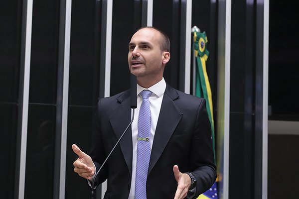 Eduardo Bolsonaro é incluído na lista de devedores da União por dívida de R$ 14 mil