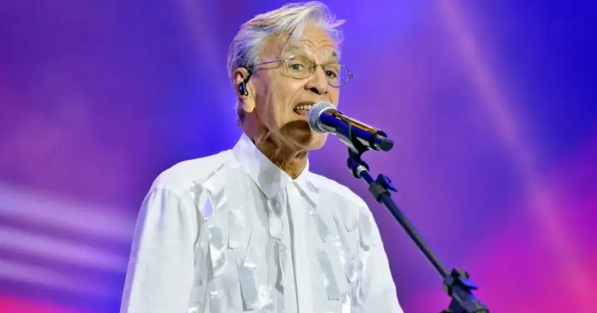 Empresa de Caetano Veloso pede multa milionária a festival por quebra de contrato; saiba mais