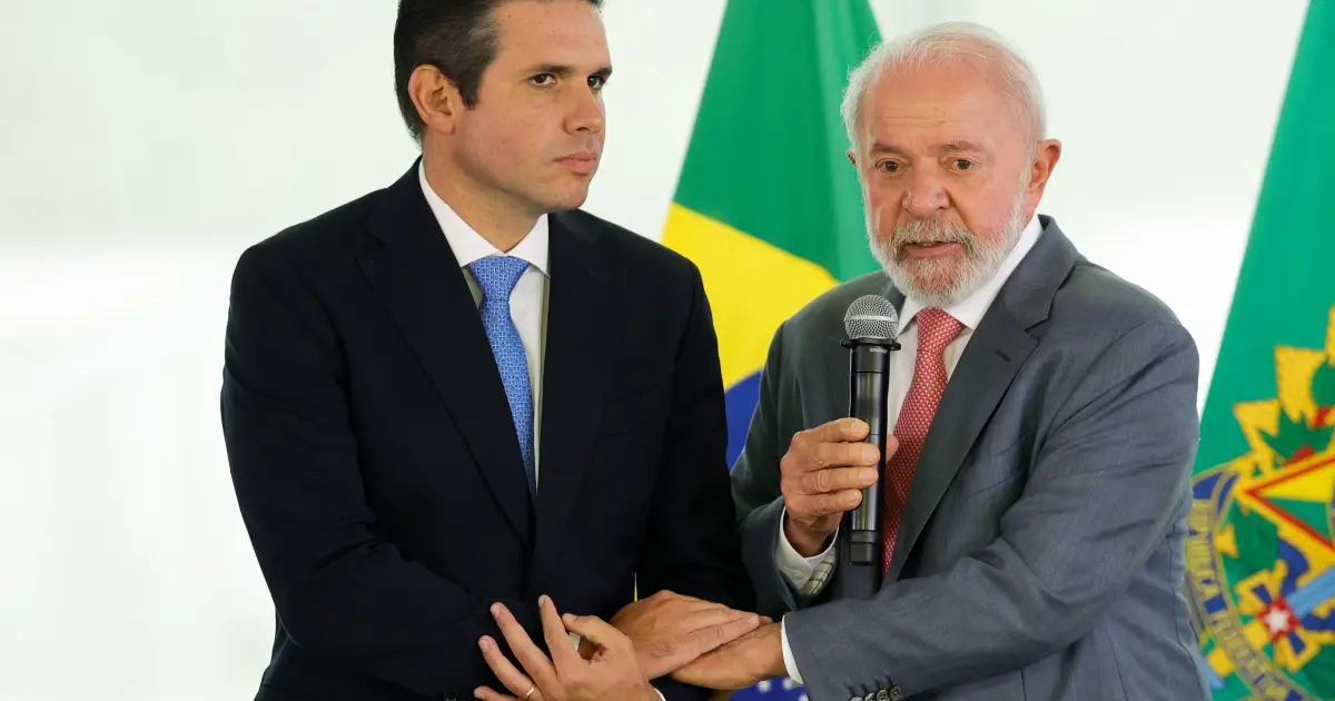 Aliados apontam aproximação de Hugo Motta com governo Lula de olho nas eleições de 2026