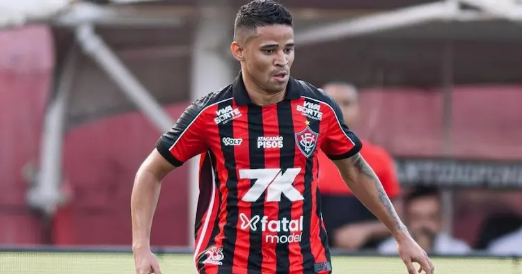 Vitória pretende pagar multa de R$ 1 milhão para ter Erick contra o São Paulo