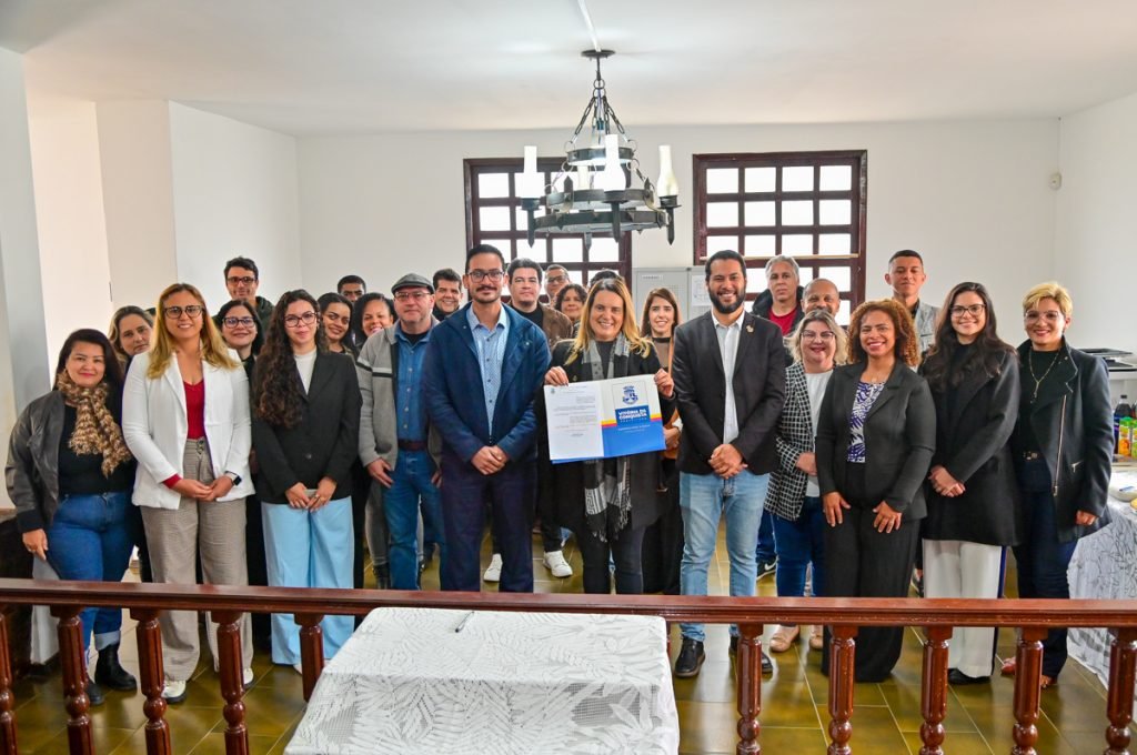 Sanção da Lei nº 3.053/2025 durante visita ao CGP