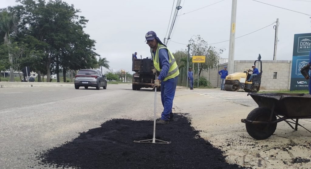 Prefeitura intensifica Operação Tapa-Buraco em diversas ruas de Vitória da Conquista