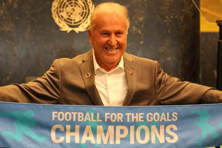 Zico é homenageado na ONU e reforça presença do Flamengo em iniciativa global