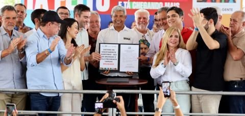 Jerônimo Rodrigues reúne 37 prefeitos em dia de entregas históricas