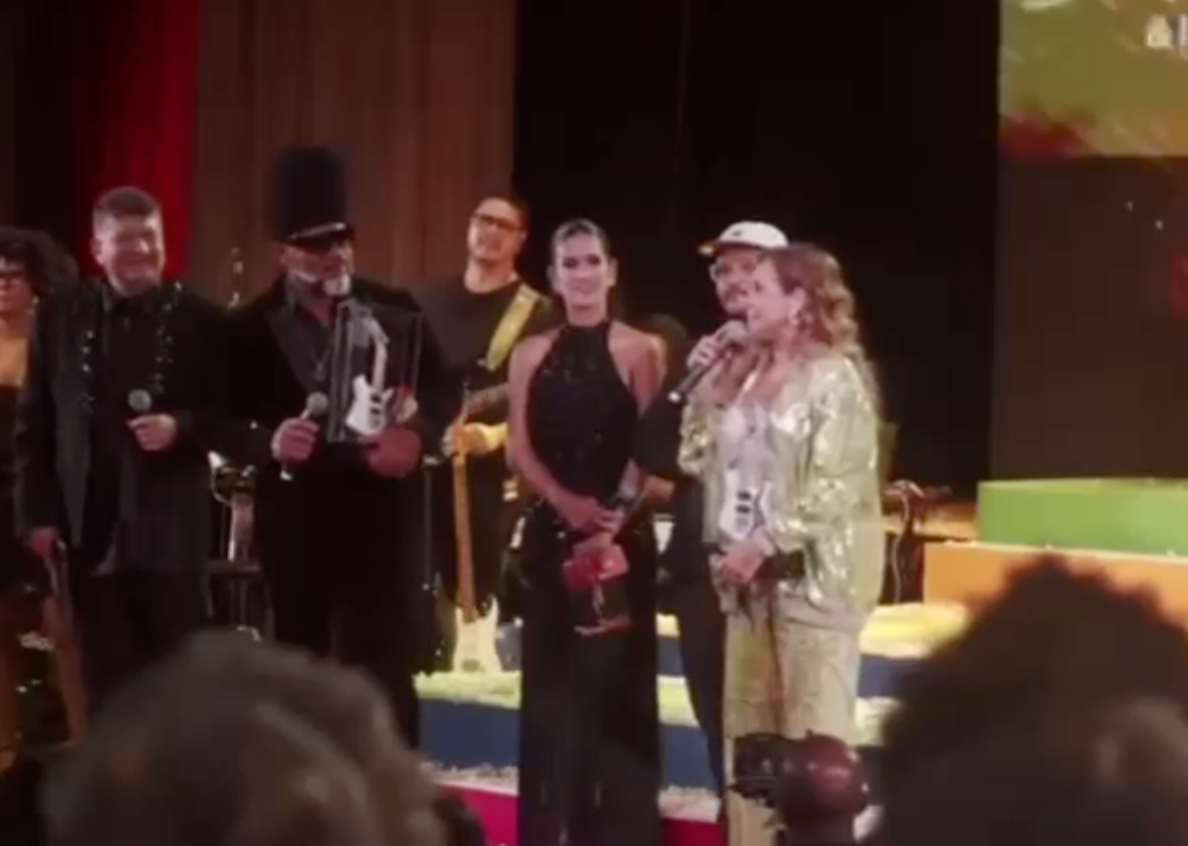 Daniela Mercury e Edson Gomes trocam acusações durante premiação em Salvador