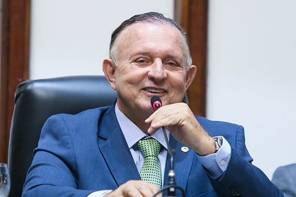 Adolfo Menezes já tem apoio de 59 dos 63 deputados à sua candidatura ao TCM; votação pode ser antecipada
