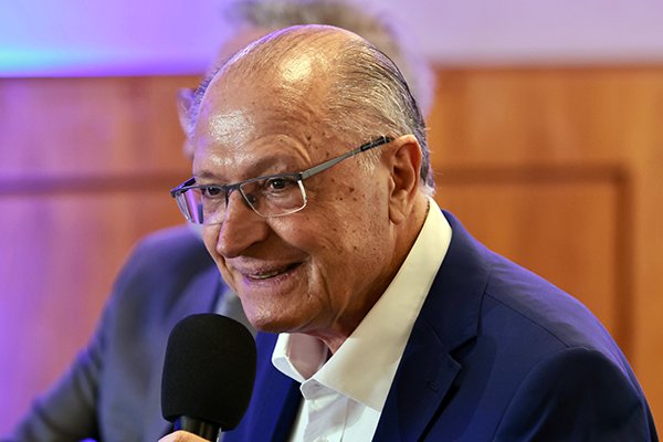 Alckmin diz que redução de jornada precisa considerar especificidades, mas é luta correta
