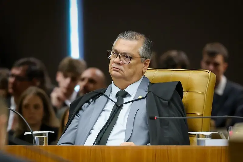 Dino vai analisar suspeita de emendas para produtora de filme sobre Bolsonaro