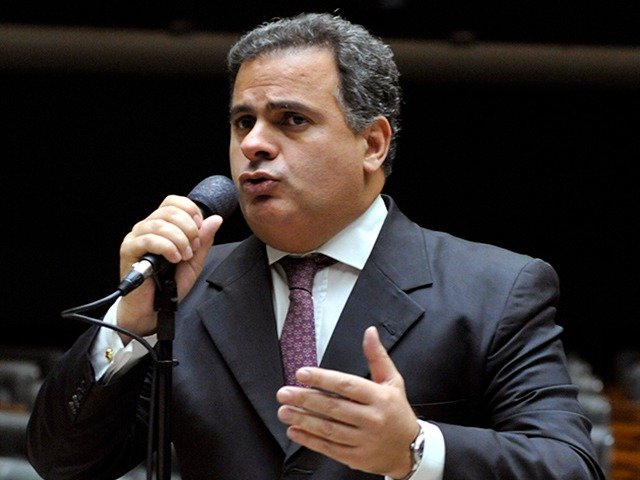 Jonga apresenta declaração de voto favorável à PEC que reduz jornada de trabalho