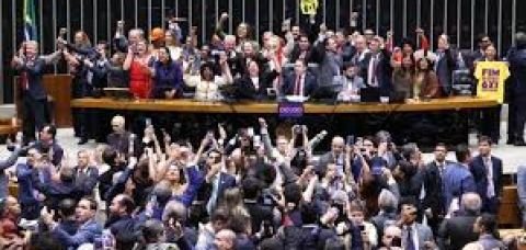 Veja como votaram os deputados e partidos na PEC para o fim da escala 6×1