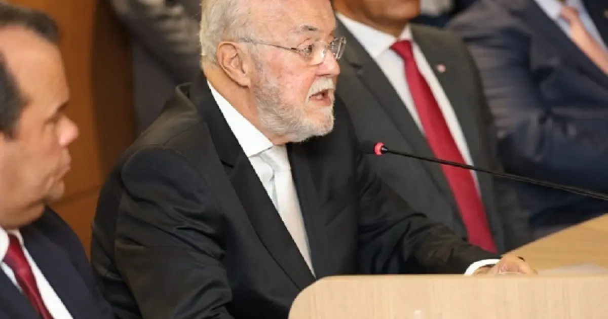 Presidente do TCM pede afastamento temporário e Nelson Pellegrino assume cargo