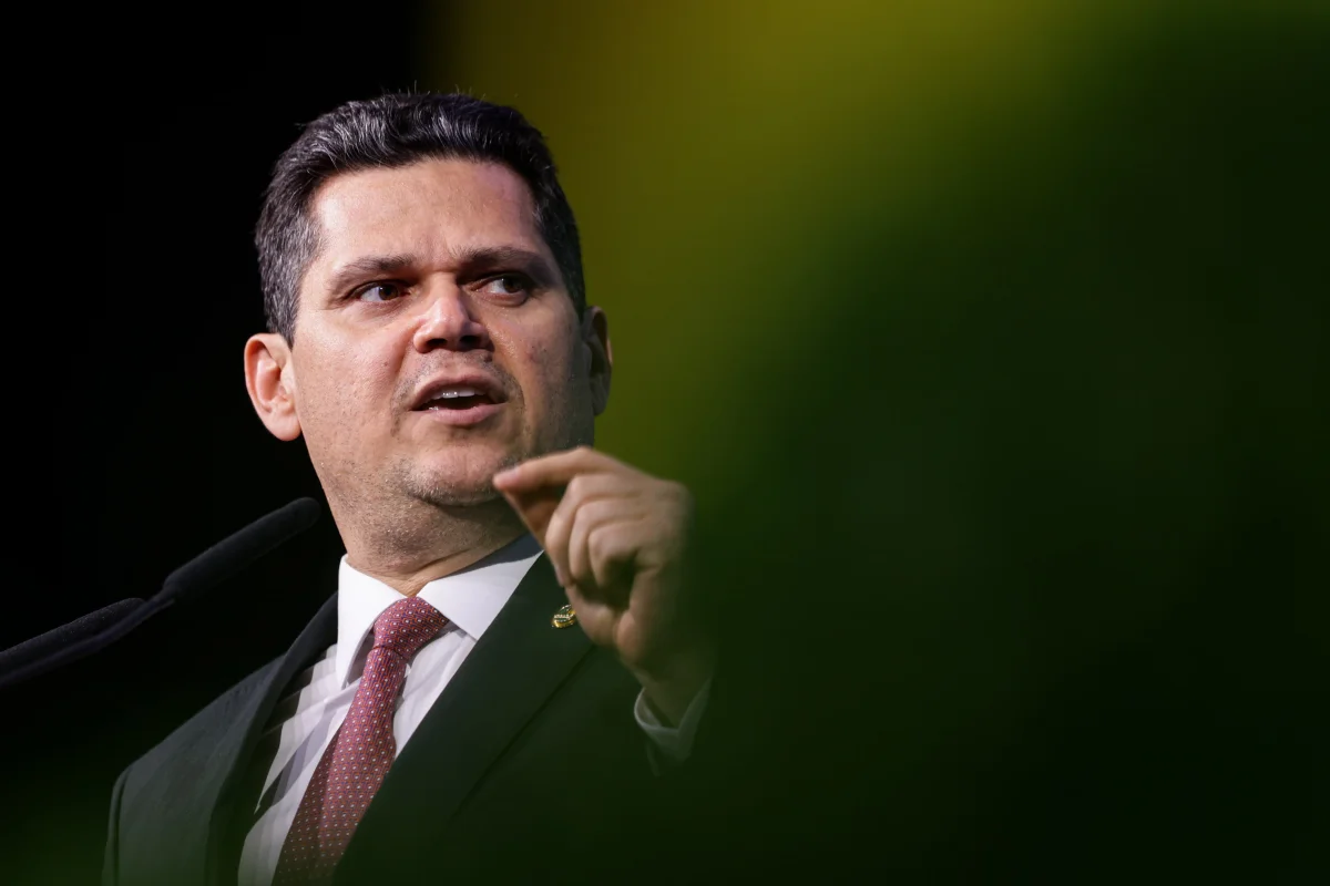 Alcolumbre teria recebido R$ 155 milhões de Vorcaro, diz revista