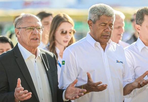 Ao lado do governador, Geraldo Alckmin participa da abertura da Bahia Farm Show