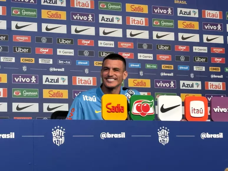 Ibañez faz mistério se jogará como volante ou lateral na Seleção, mas elogia Ancelotti: ‘é direto e reto’