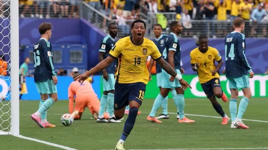 Equador vira contra a Alemanha com gol salvador de Plata e garante vaga