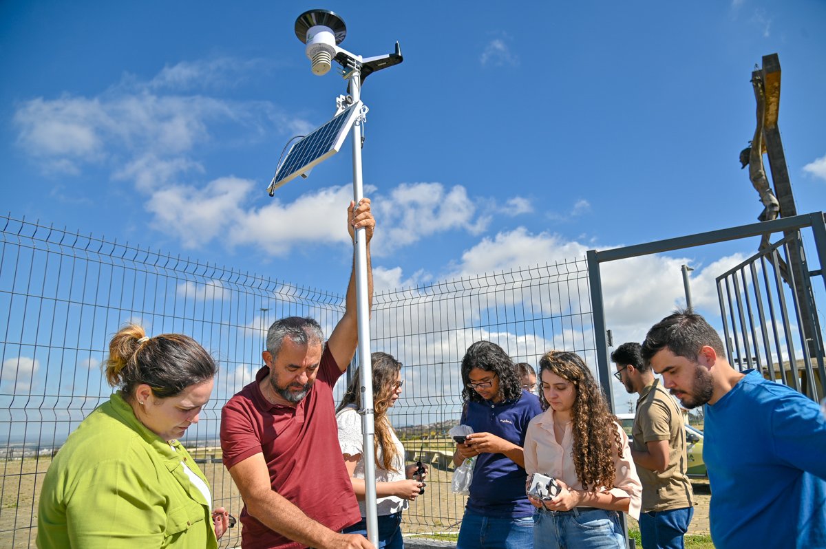 Vitória da Conquista avança no monitoramento climático com montagem de estação meteorológica pioneira na Bahia