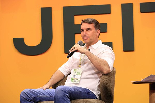 Genial/Quaest: Maioria culpa Flávio Bolsonaro por tarifaço dos EUA