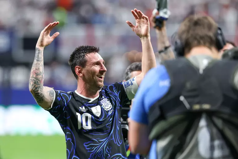 Publicidade Por que Messi terá uma participação a mais que Pelé em finais de Copa do Mundo?