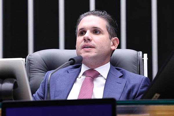 Centrão se aproxima de Lula e mantém distância de Flávio Bolsonaro