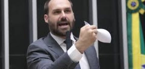Ministro da Justiça demite Eduardo Bolsonaro da PF