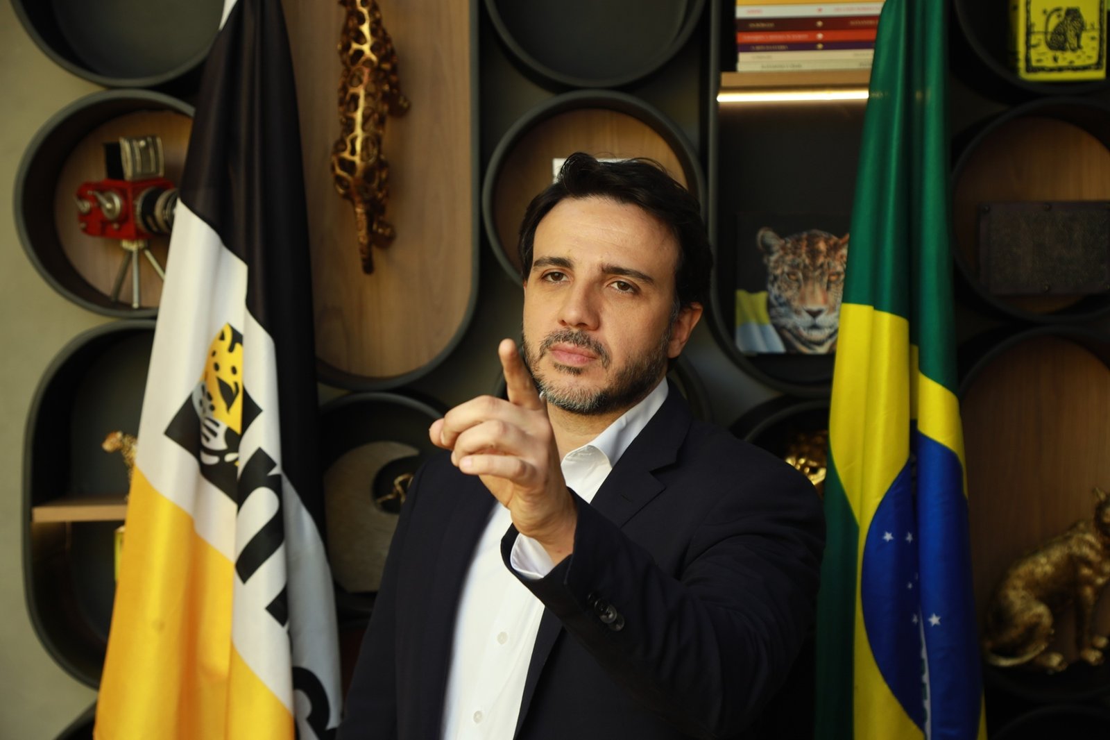 Renan Santos diz que China é um parceiro melhor para o Brasil do que os EUA