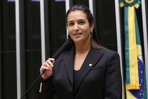 Roberta Roma passa por cateterismo após sofrer infarto durante agenda de campanha em Cruz das Almas