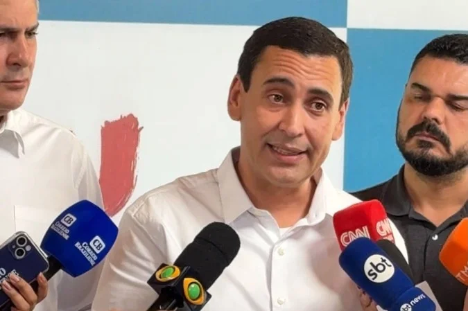 PT reage a Flávio Bolsonaro e acusa senador de usar TSE para não abrir sigilos