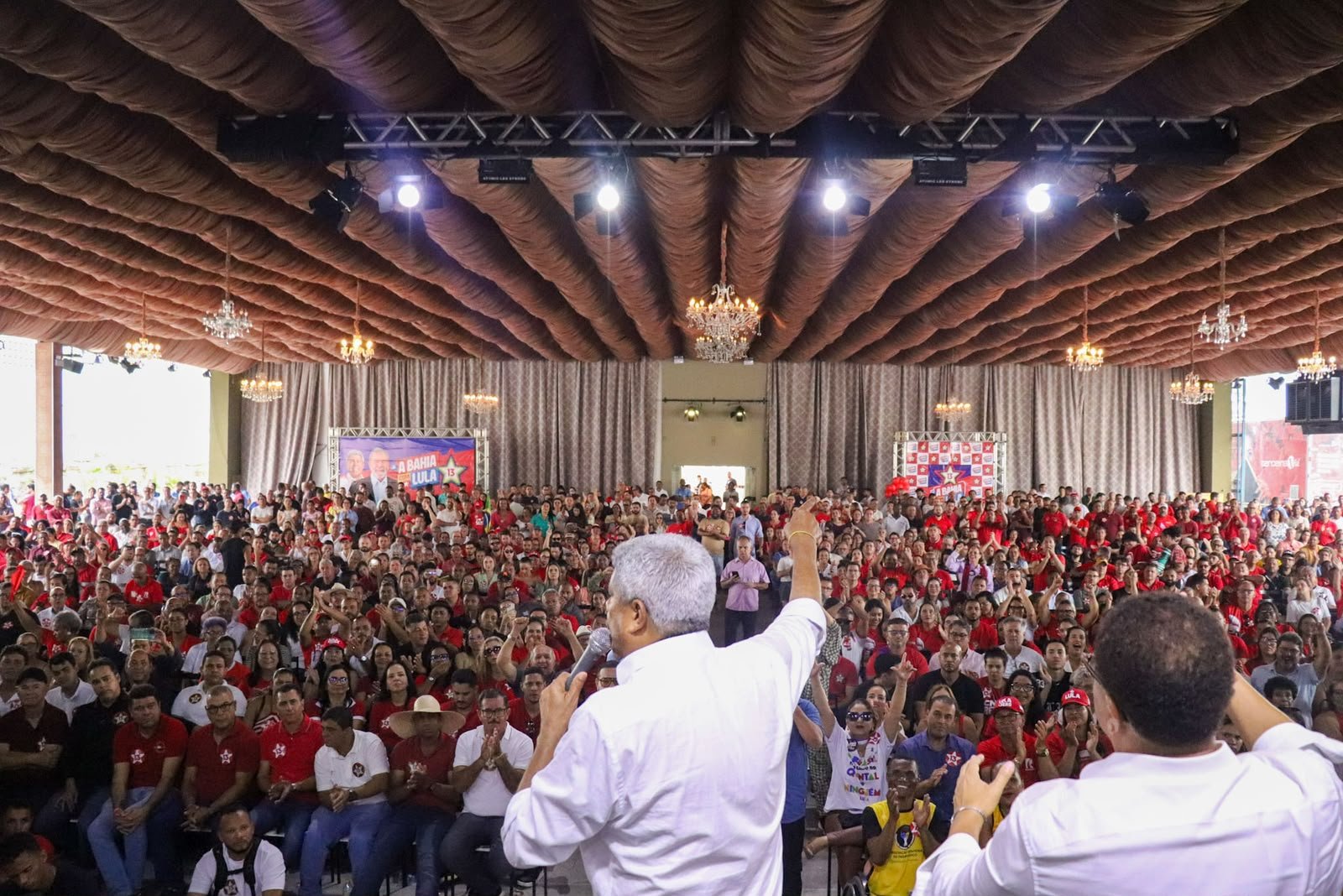 Antes de agenda com Lula, Jerônimo reforça mobilização de campanha no Sul da Bahia